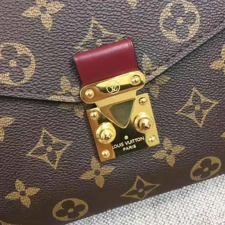19B570337 Bags LV 0824